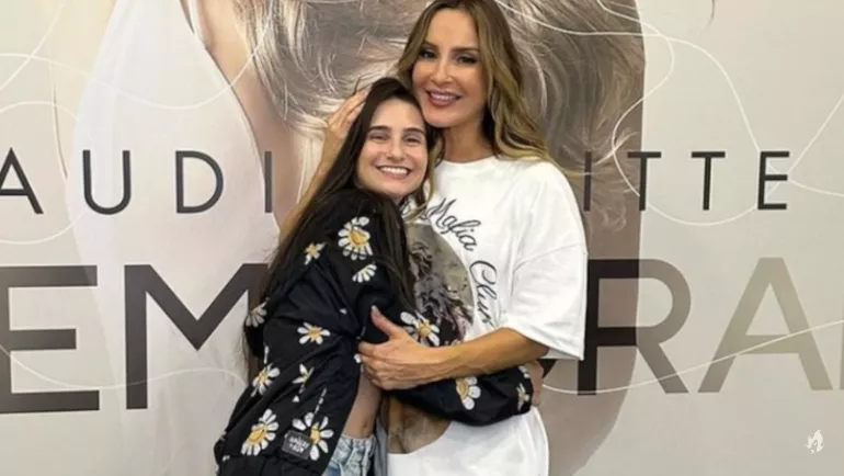 Bailarina de Claudia Leitte morre aos 21 anos: ‘Inesquecível’